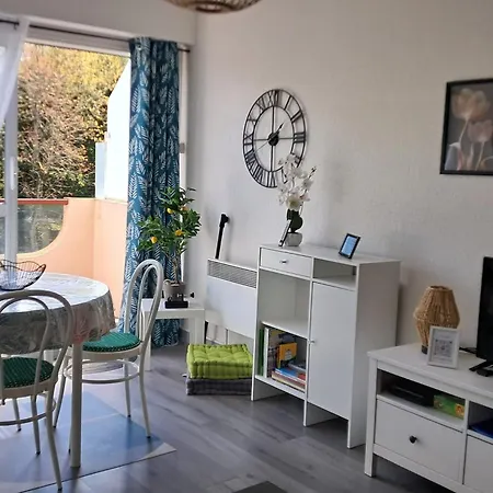 Апартаменты 1 Bedroom - Near The *